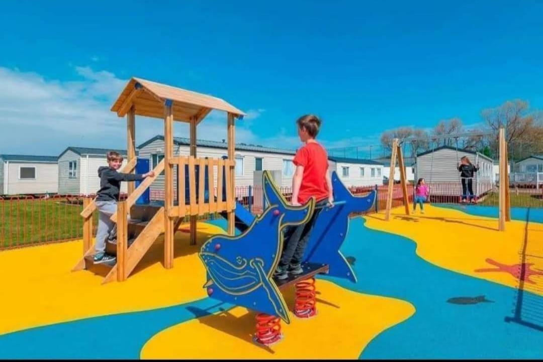 Hotel 6 Berth Caravan On Marine Holiday Park Rhyl Exterior foto