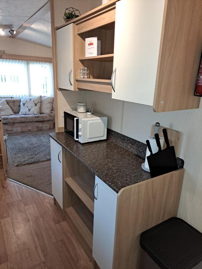 Hotel 6 Berth Caravan On Marine Holiday Park Rhyl Exterior foto